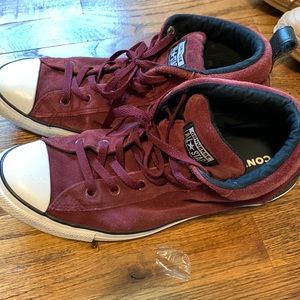 Burgundy Converse size 12